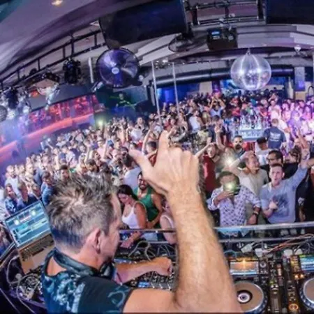 Special Offer -70 Percent Off - Sleep 5 - Location - Free Parking