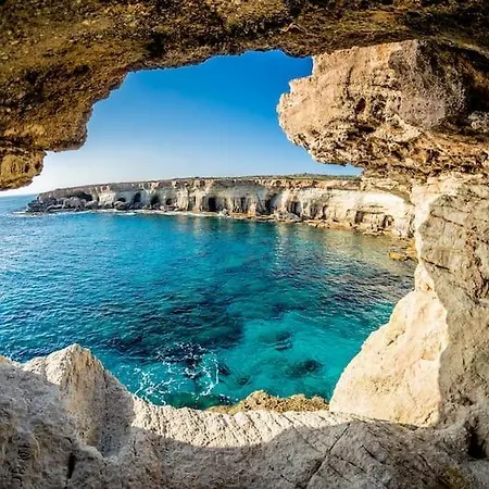 Christmas Offer -70 Percent Off - Sleep 5 - Location - Free Parking Ayia Napa