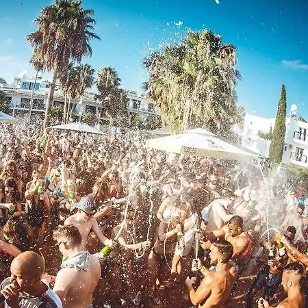 Daire Special Offer -70 Percent Off - Sleep 5 - Location - Free Parking *